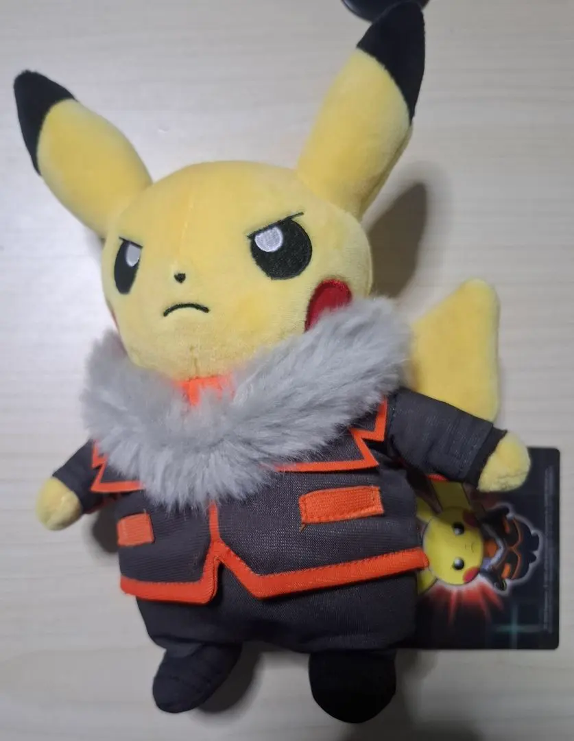 Pokemon center 閃焰隊老大 弗拉達利 造型 變裝 比卡超公仔